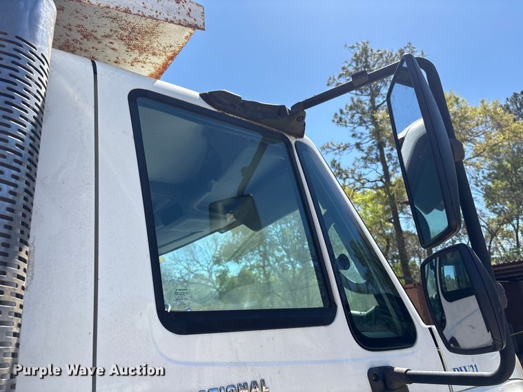 image for item EU7440 2003 International 7400 