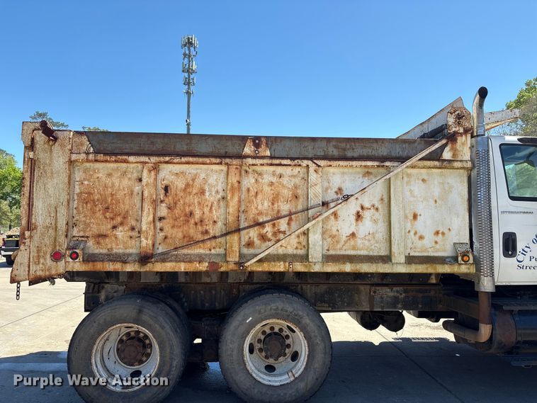 image for item EU7440 2003 International 7400 