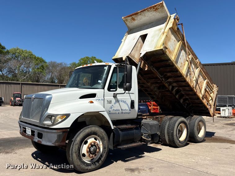 image for item EU7440 2003 International 7400 