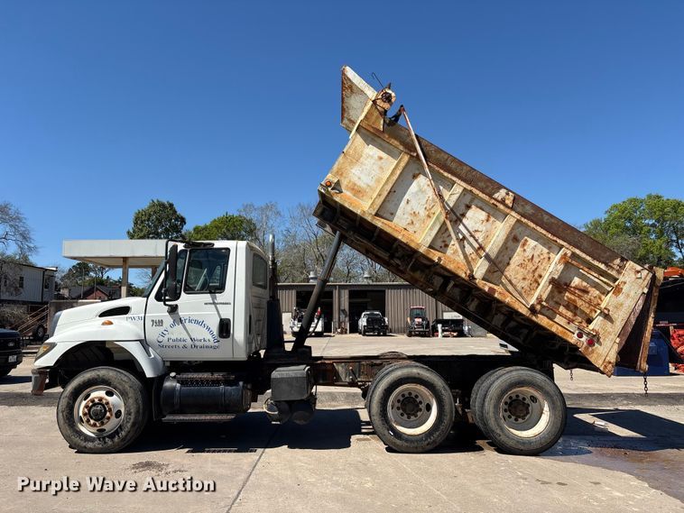 image for item EU7440 2003 International 7400 