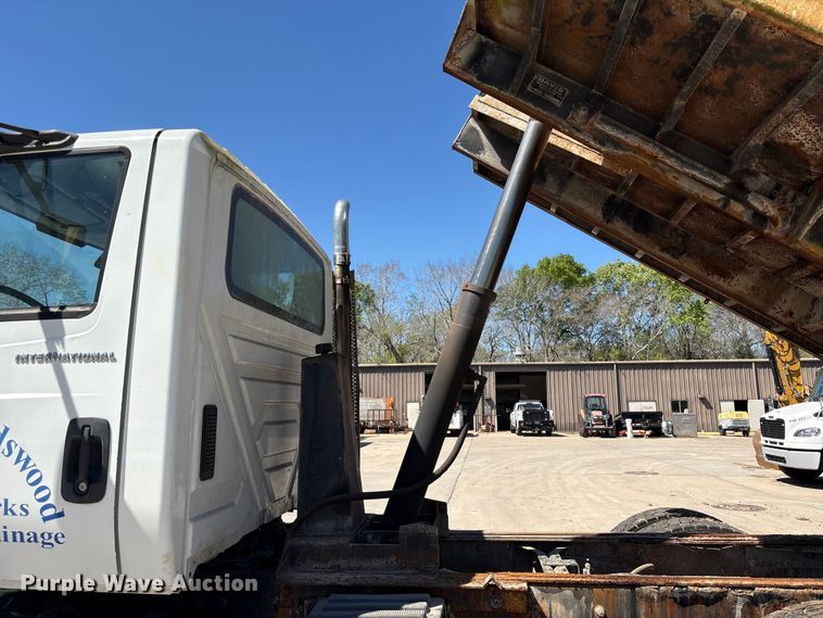 image for item EU7440 2003 International 7400 