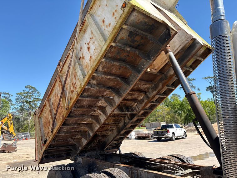 image for item EU7440 2003 International 7400 