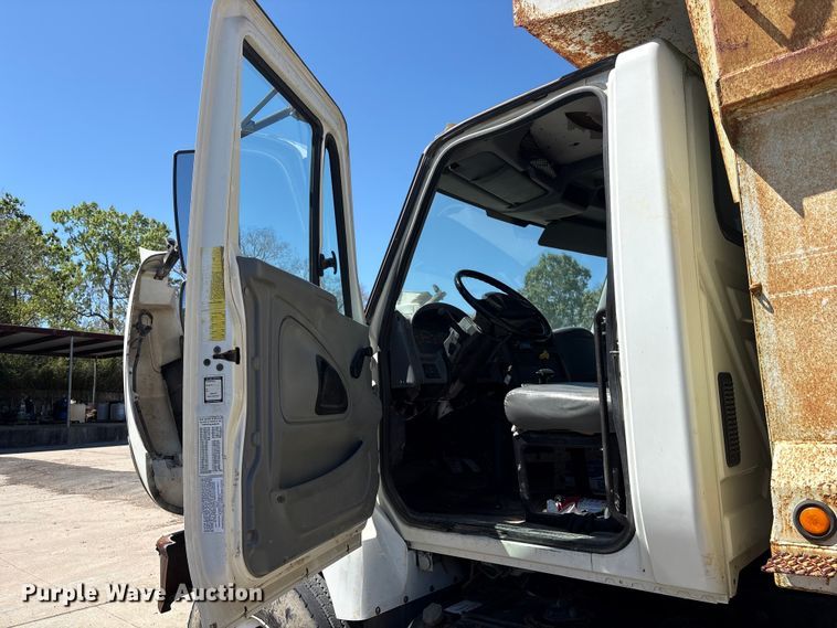 image for item EU7440 2003 International 7400 