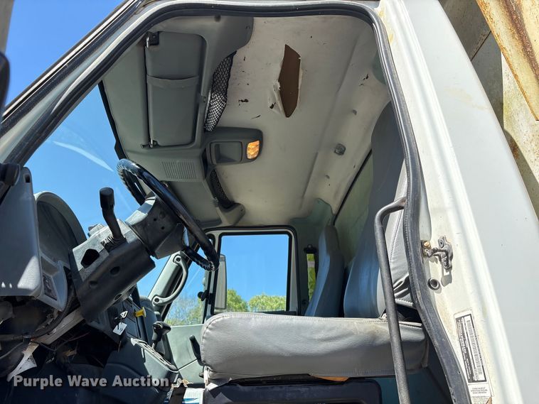 image for item EU7440 2003 International 7400 