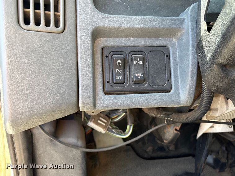 image for item EU7440 2003 International 7400 