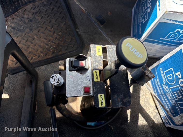 image for item EU7440 2003 International 7400 