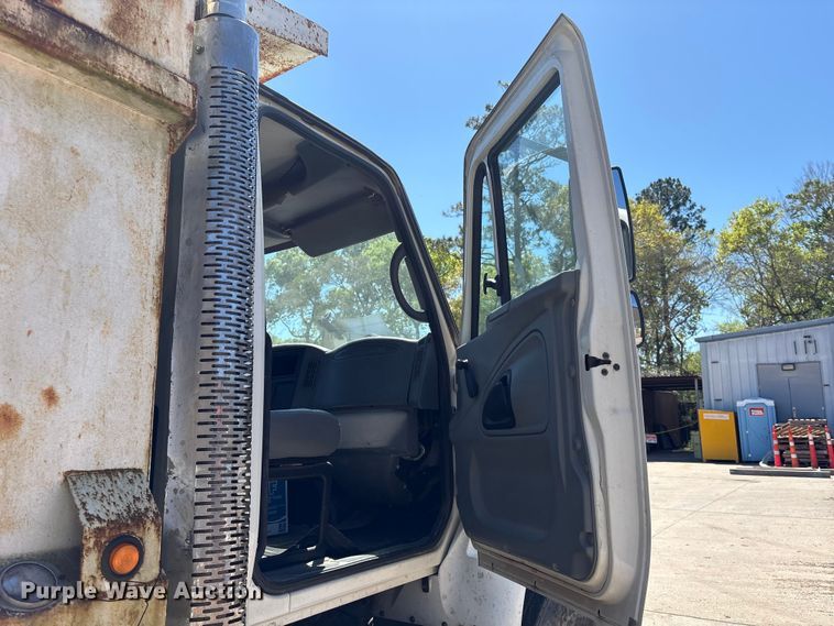 image for item EU7440 2003 International 7400 