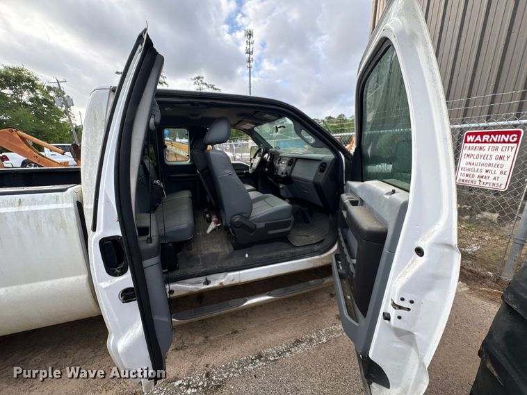 image for item EU7475 2013 Ford F250 Super Duty Ext. Cab pickup truck