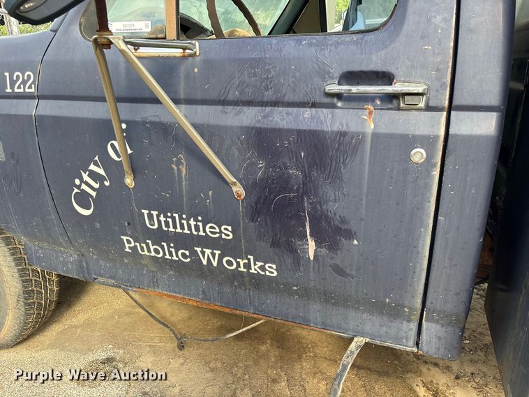 image for item EU7478 1994 Ford F350 Service Truck