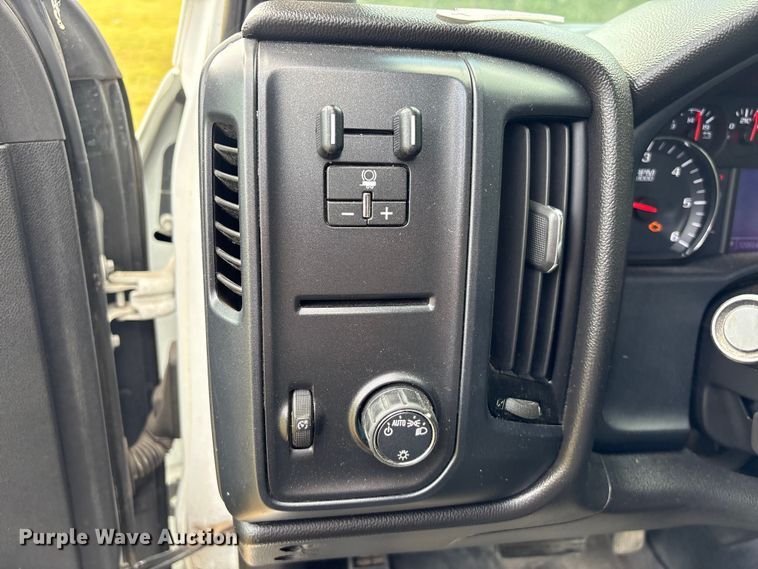 image for item EU7492 2019 Chevrolet Silverado 1500 Ext. Cab pickup truck