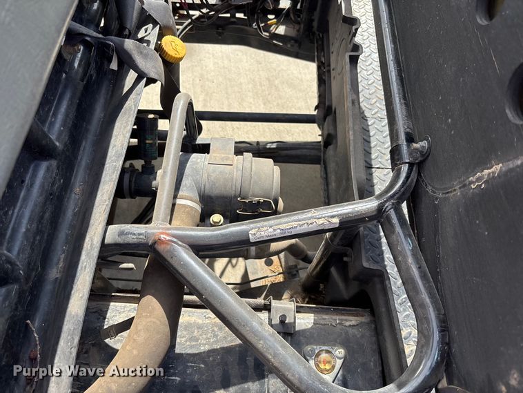 image for item EV2049 2004 Kawasaki Mule 3000 utility vehicle