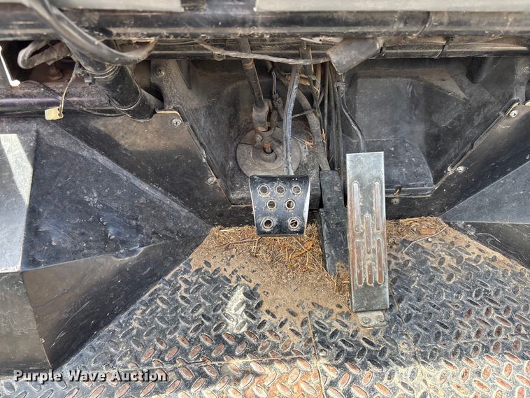 image for item EV2049 2004 Kawasaki Mule 3000 utility vehicle