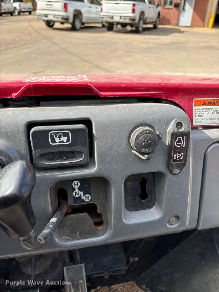 image for item EV2049 2004 Kawasaki Mule 3000 utility vehicle