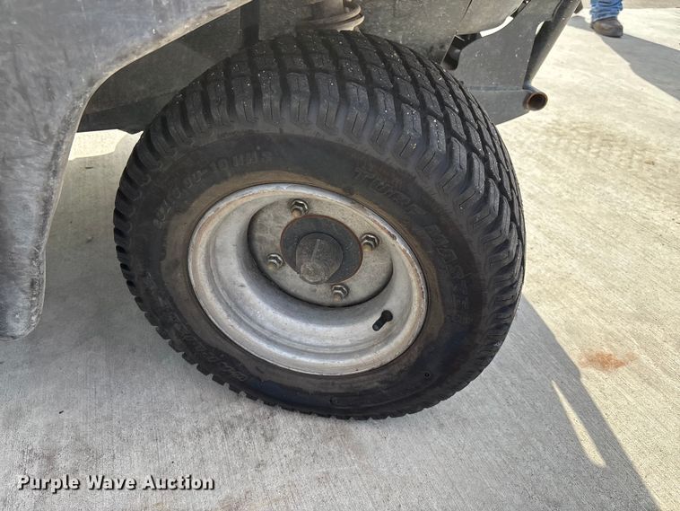 image for item EV2049 2004 Kawasaki Mule 3000 utility vehicle