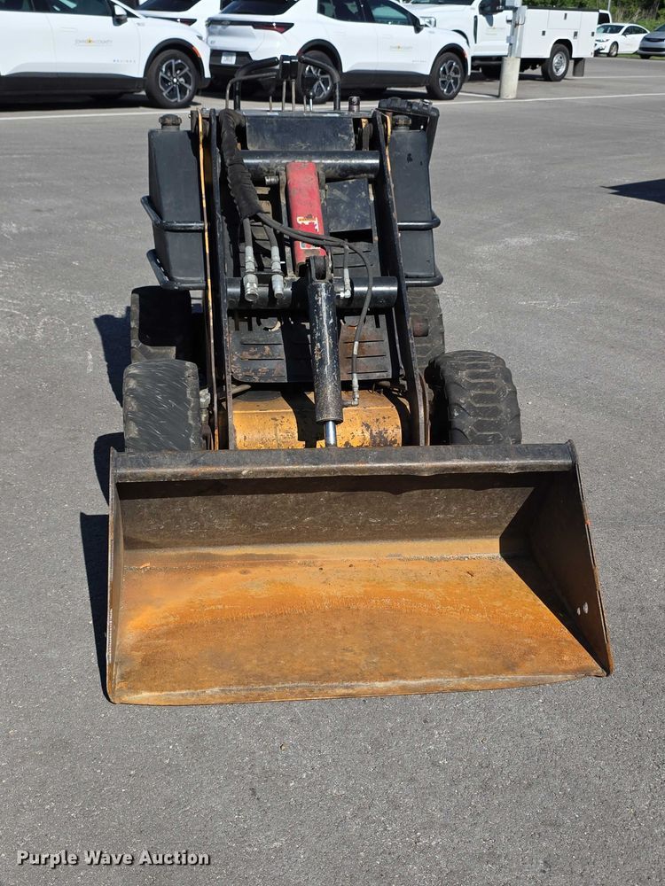 image for item EV2050 Boxer 427W compact utility loader