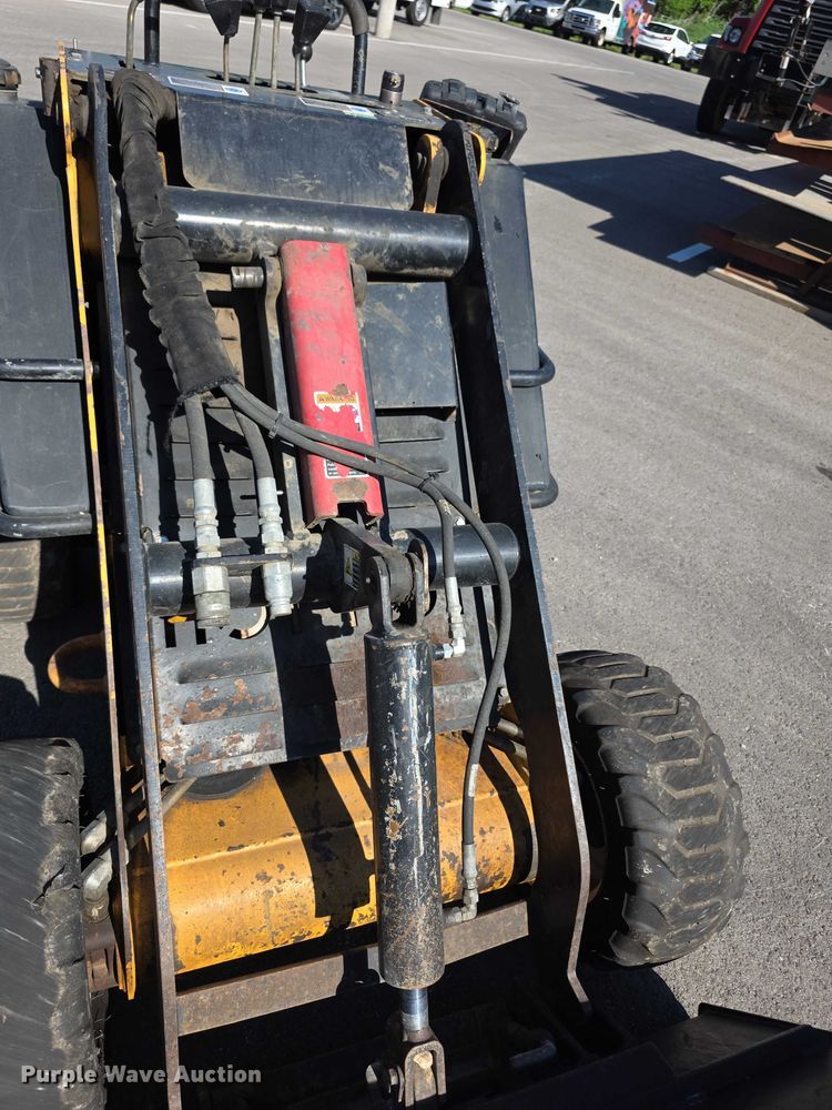 image for item EV2050 Boxer 427W compact utility loader