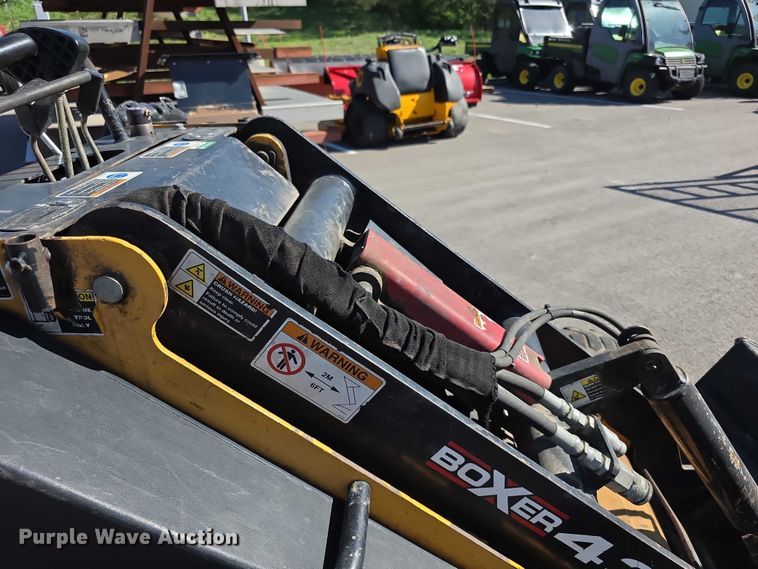 image for item EV2050 Boxer 427W compact utility loader