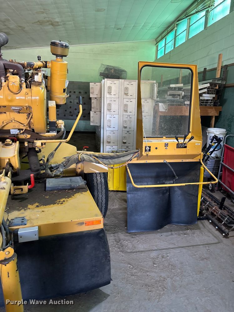 image for item EV2054 1996 Vermeer SC672A stump grinder