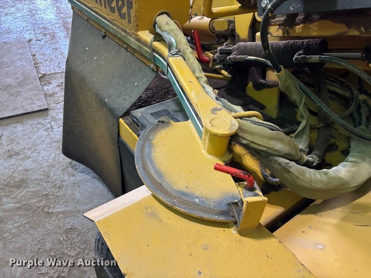 image for item EV2054 1996 Vermeer SC672A stump grinder