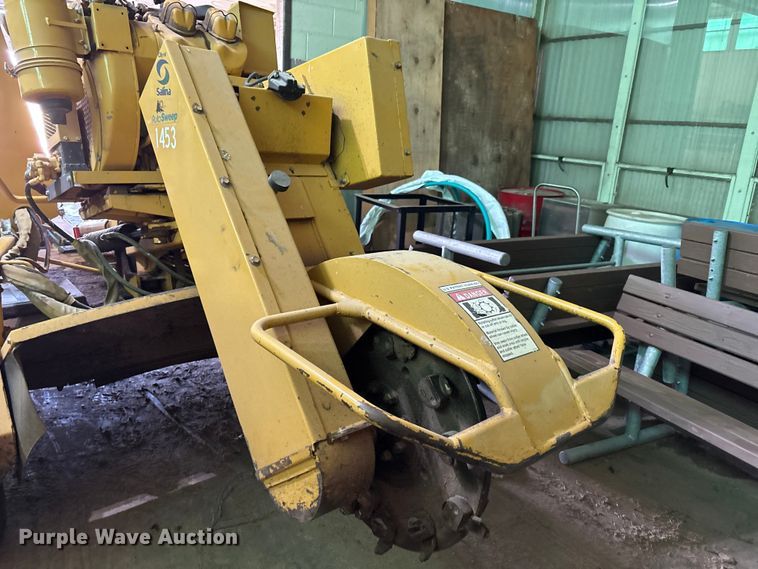 image for item EV2054 1996 Vermeer SC672A stump grinder