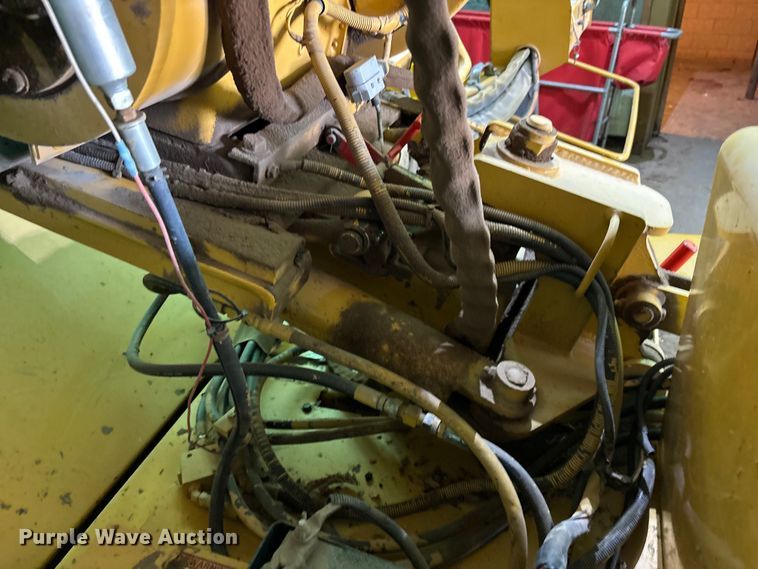 image for item EV2054 1996 Vermeer SC672A stump grinder