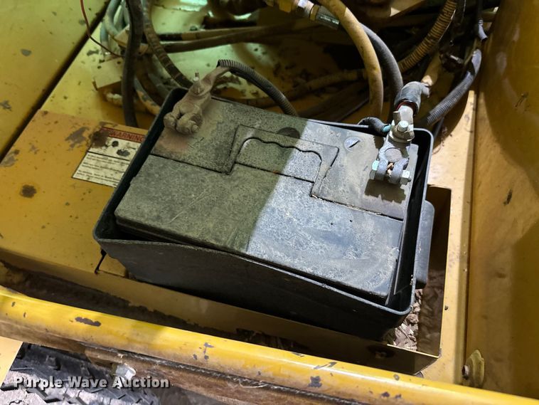 image for item EV2054 1996 Vermeer SC672A stump grinder