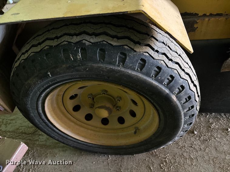 image for item EV2054 1996 Vermeer SC672A stump grinder