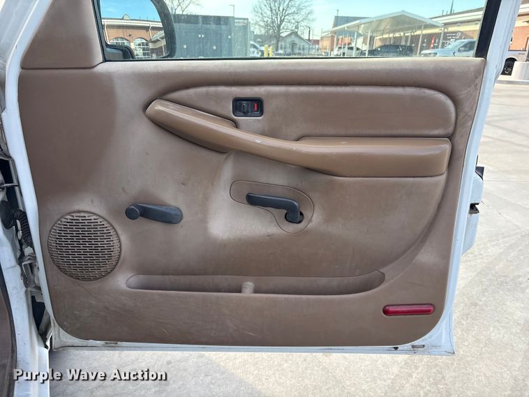 image for item EV2699 1999 Chevrolet Silverado 1500 pickup truck