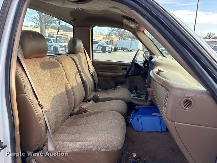 image for item EV2699 1999 Chevrolet Silverado 1500 pickup truck