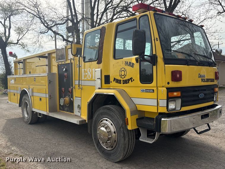 image for item EV2881 1990 Ford Cargo 8000 pumper fire truck