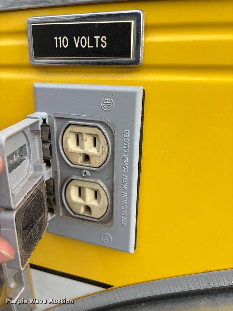 image for item EV2881 1990 Ford Cargo 8000 pumper fire truck