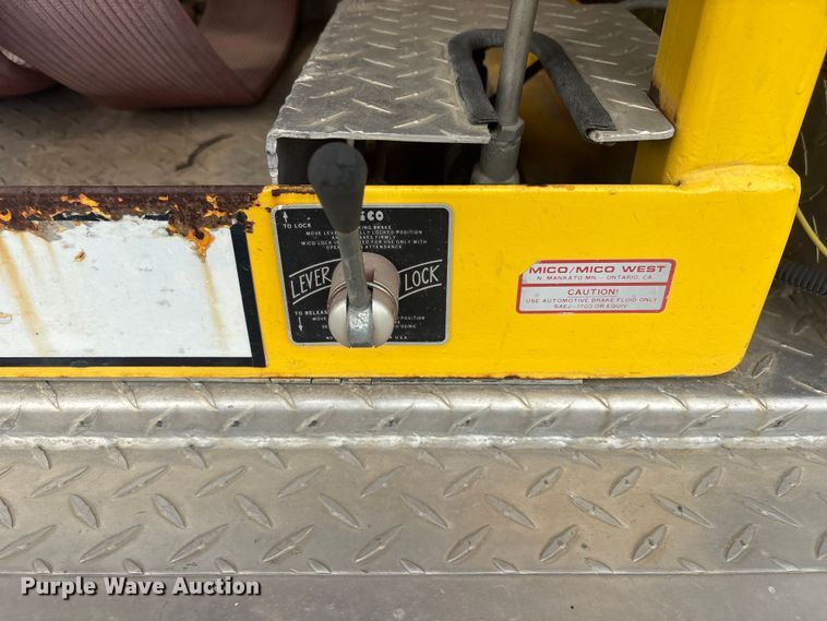 image for item EV2881 1990 Ford Cargo 8000 pumper fire truck