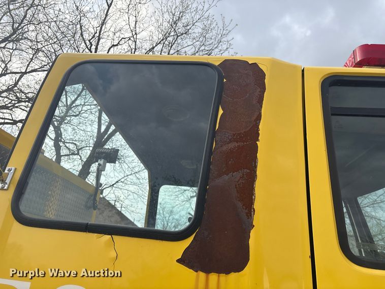 image for item EV2881 1990 Ford Cargo 8000 pumper fire truck