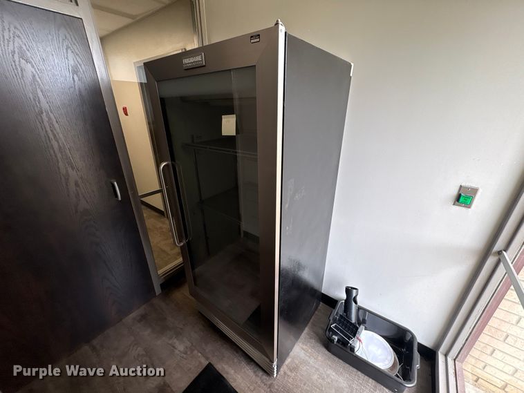 image for item EV2912 (5) refrigerators