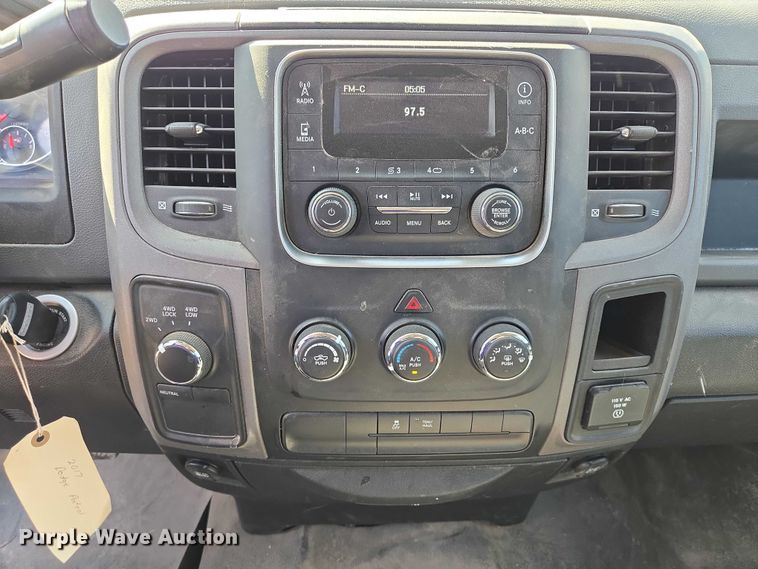 image for item EV5829 2017 RAM 1500 Crew Cab pickup truck