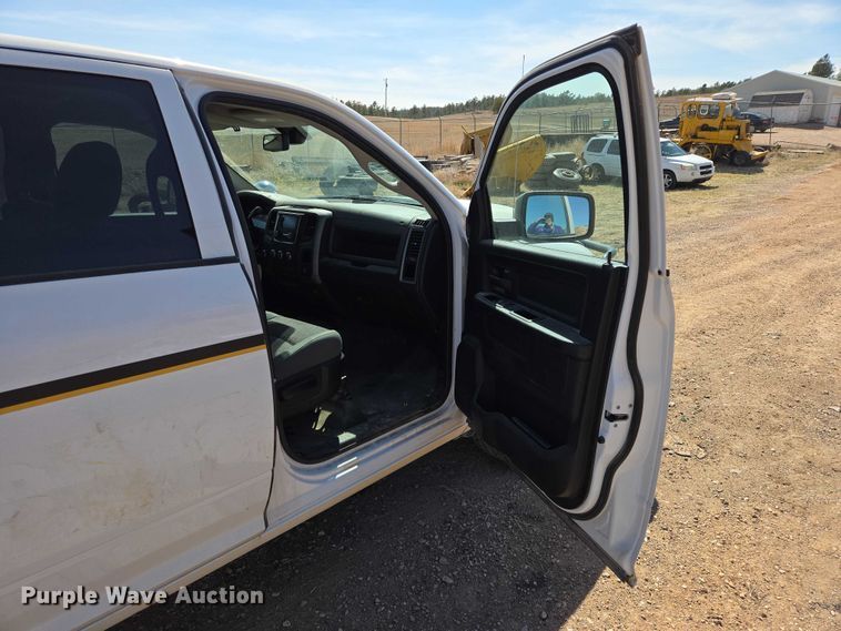 image for item EV5829 2017 RAM 1500 Crew Cab pickup truck