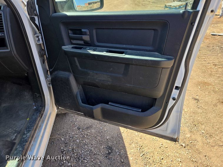 image for item EV5829 2017 RAM 1500 Crew Cab pickup truck