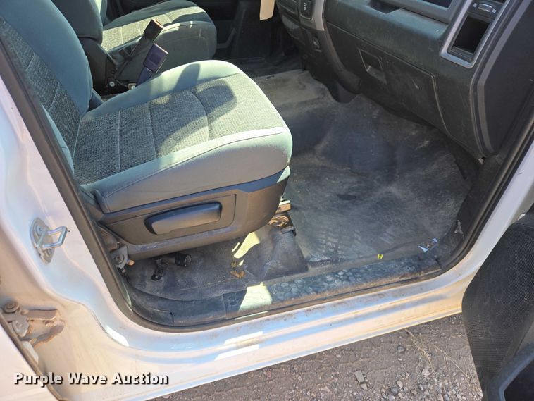 image for item EV5829 2017 RAM 1500 Crew Cab pickup truck
