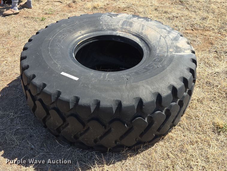 image for item EV5835 Michelin 23.5R25 tire