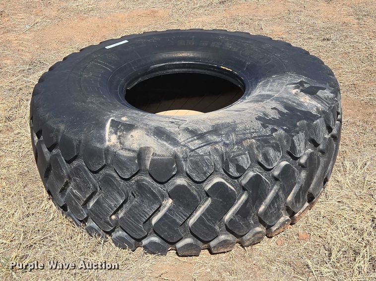 image for item EV5835 Michelin 23.5R25 tire