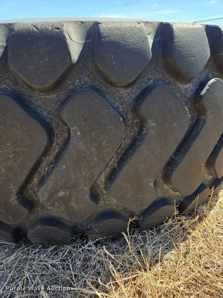 image for item EV5835 Michelin 23.5R25 tire