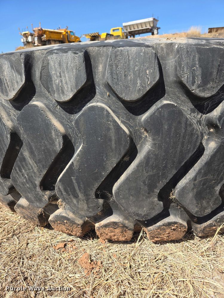 image for item EV5835 Michelin 23.5R25 tire