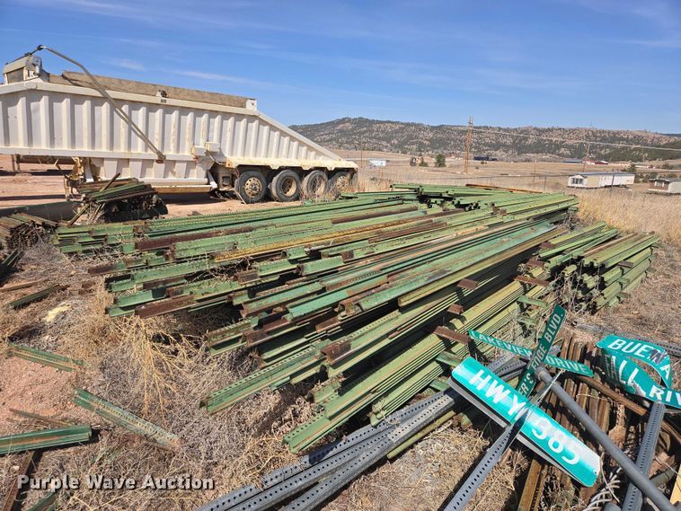 image for item EV5841 Metal posts