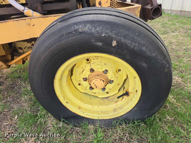 image for item EV5947 Toro tractor