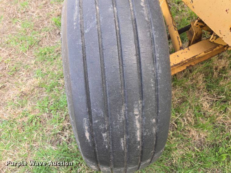 image for item EV5947 Toro tractor
