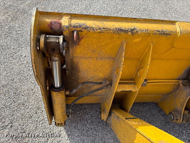 image for item EV7684 2004 John Deere 310G backhoe