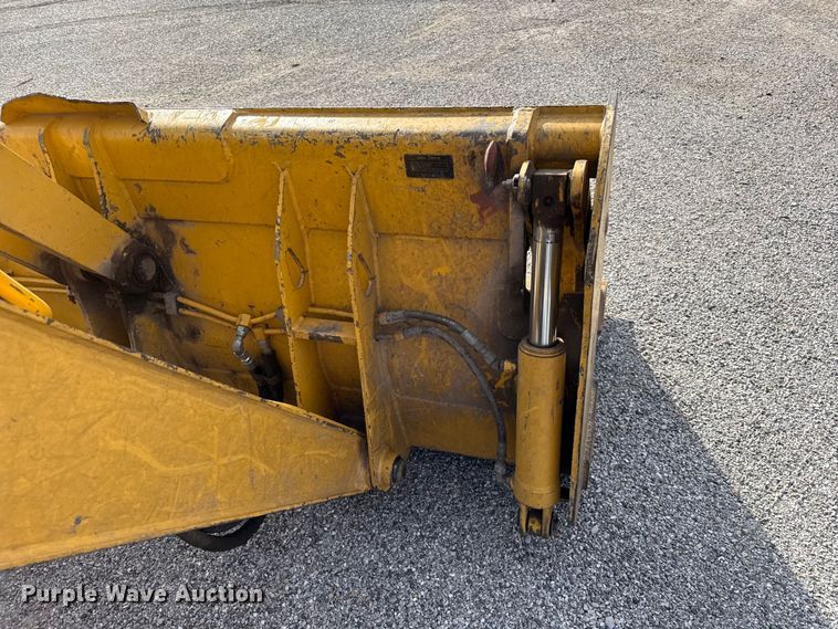 image for item EV7684 2004 John Deere 310G backhoe