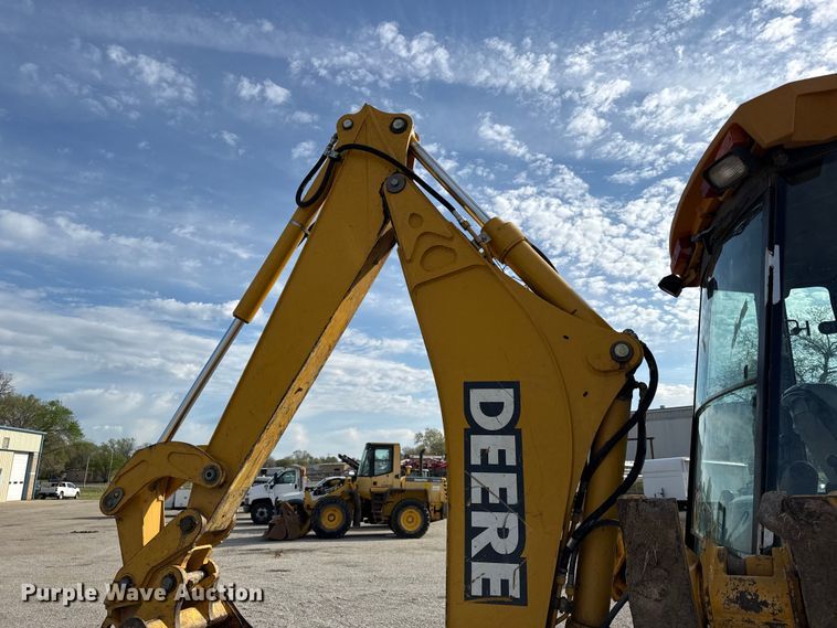 image for item EV7684 2004 John Deere 310G backhoe