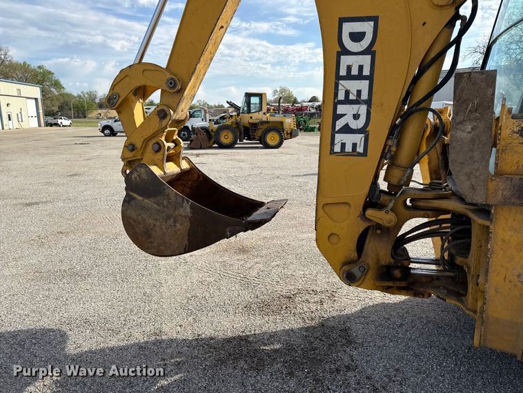 image for item EV7684 2004 John Deere 310G backhoe