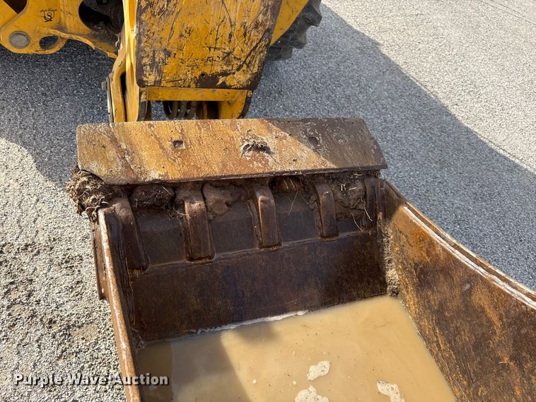 image for item EV7684 2004 John Deere 310G backhoe